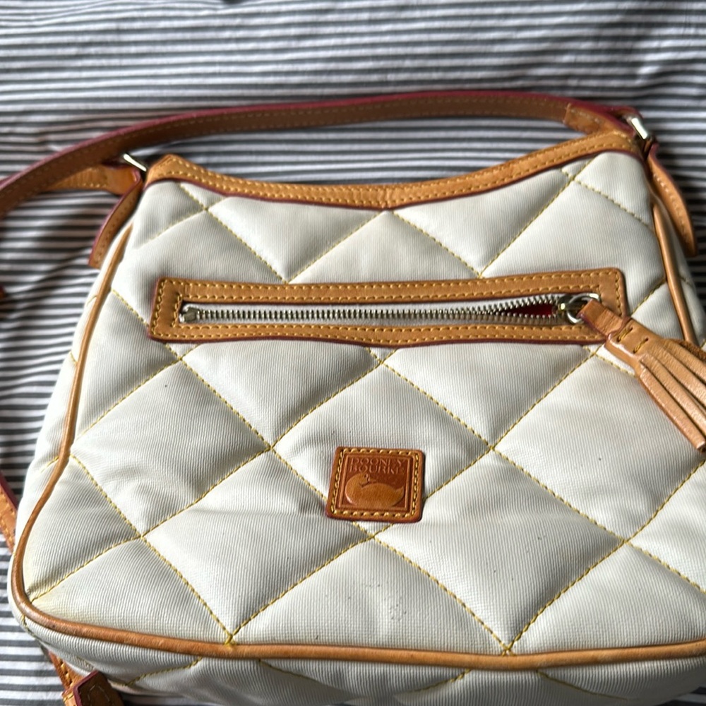 Dooney & Burke white crossbody quilted bag